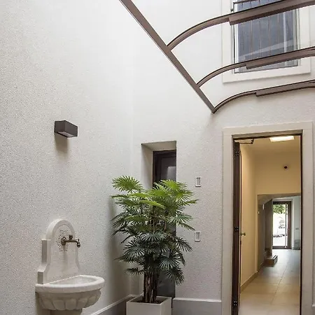 Camelot - Business E Apartment *
